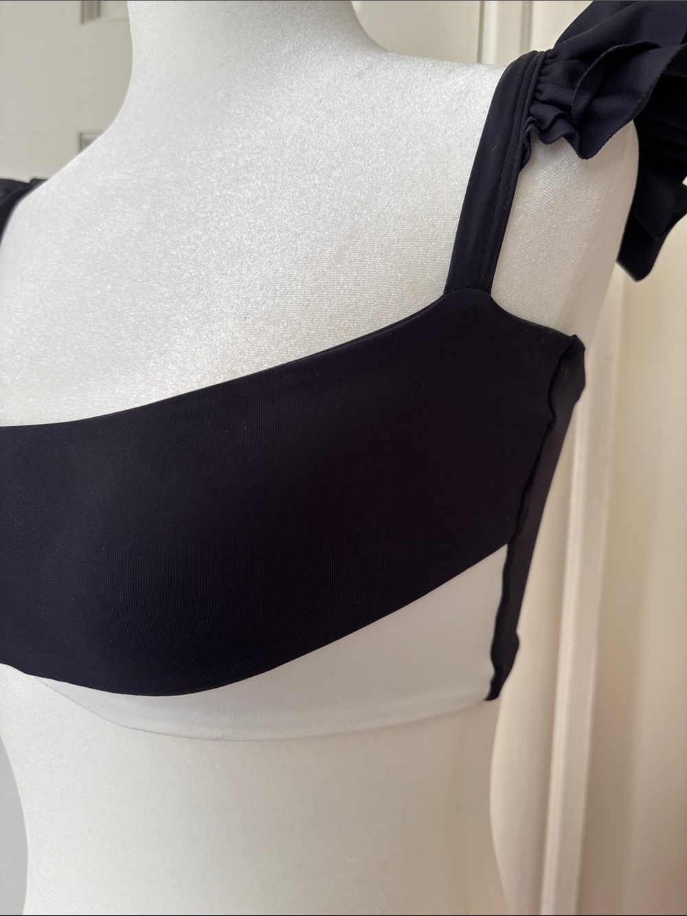 EUC XS Port de Bras Cross Ruffle Crop top black and chantilly sports bra - Picture 4 of 7
